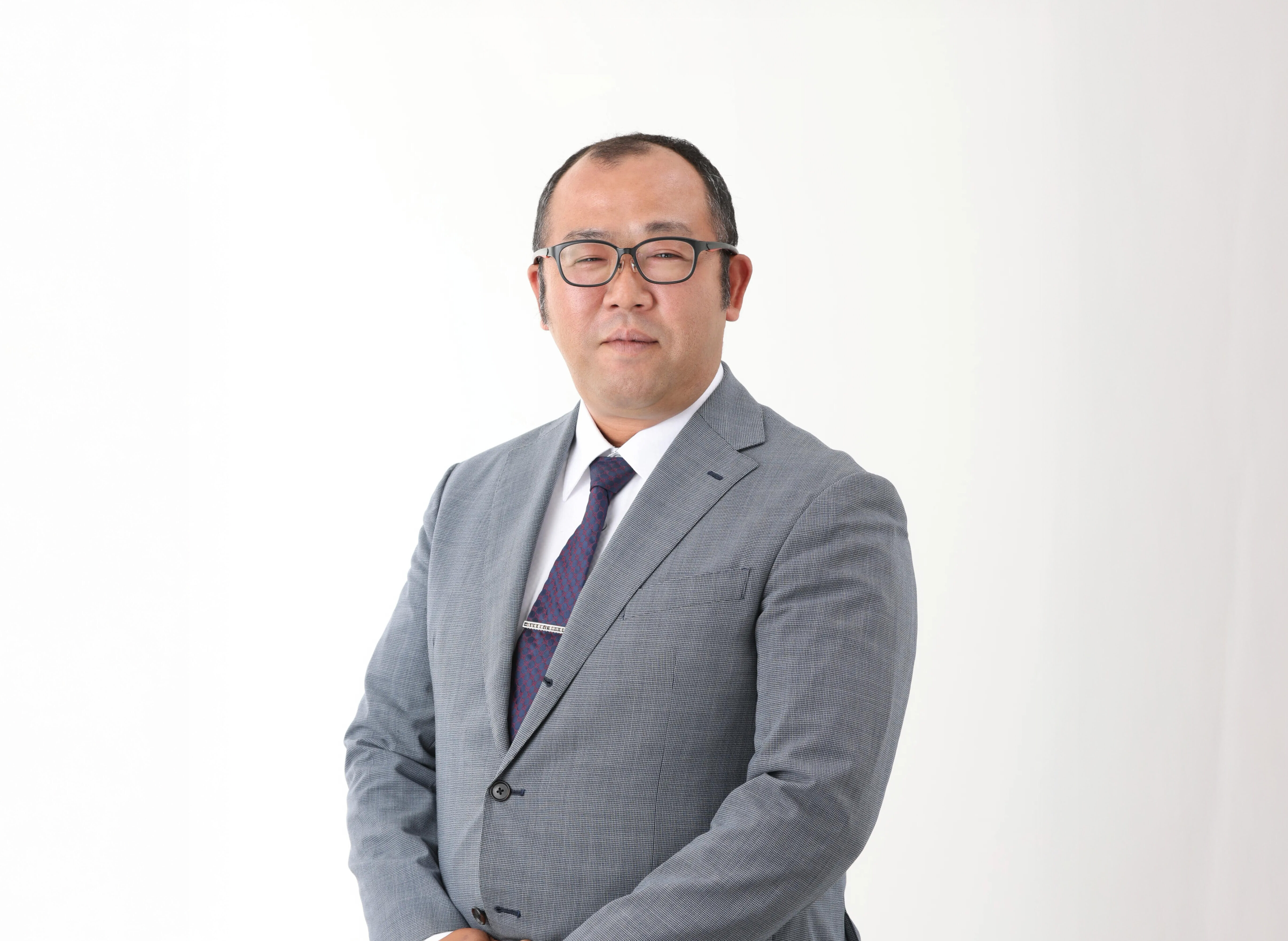 「堅いイメージ」をスタイリッシュに刷新。Webとパンフレットで展開する企業ブランディング